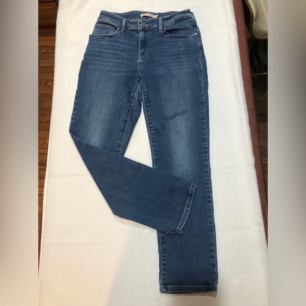 LEVIS!! Juniors Size 6 Classic Mid Rise Skinny LIKE NEW hardly worn by Tween!
